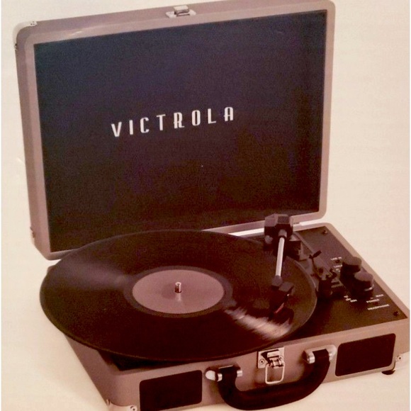 Victrola Other - **BRAND NEW NEVER OPENED “RECORD PLAYER W/BLUETOOTH! PLAYS VINYLS !🎶 🎵🎼😎